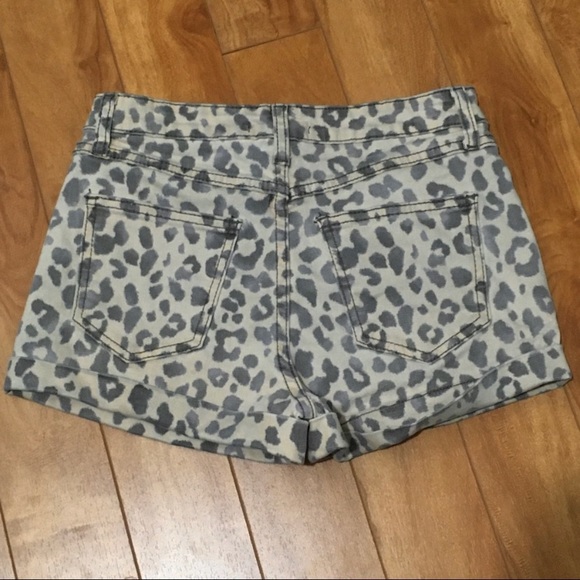 Forever 21 leopard print denim shorts - Picture 2 of 2